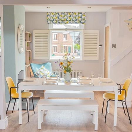 Modern 3-Bed House On Tarporley High Streetヴィラ エクステリア 写真