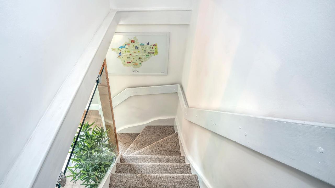 Modern 3-Bed House On Tarporley High Streetヴィラ エクステリア 写真